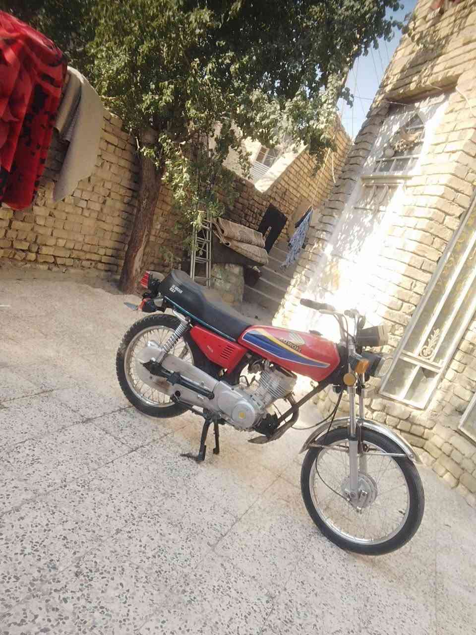 دراجه نامه شلامجه اصلي للبيع اوراق سيد خلدون موديل 2015 
سعر 850 دراجه نضيفه ما متعوبه لا تبخير ولا تنقيص دراجه مال جناي ليريده هاذه رقمي ما متواجد خاص ***********
