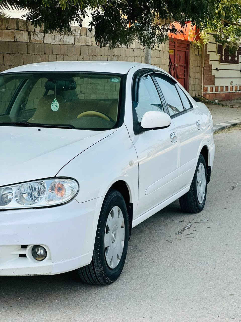 السلام عليكم... نيسان صني موديل 2010 بابل الشركه العامه جديده مكفوله من الصبغ والتبديل ماشيه 190 الف سنويه وهزه جديده 4 جام كهرباء مكان السياره النجف الاشرف للاستفسار الاتصال *********** أو واتساب
