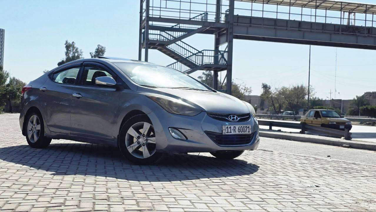 السلام عليكم 
النترا 2013 امريكي
باسمي رقم بغداد 
السيارة لمتد 
محرك 1800 دوش
فتحة 
تدفئة كشنات 
ويل كب
 اشاير مري 
السيارة ماشية 200 الف ميل 
سونارها وحادث أمريكا بالصور 
صبغ حزام عدى الجنطة والبنيد ابيع حزام 
بدون دواخل بدون شواصي 
بجم كبس السيارة 
السيارة عليها منظومة تبريد كاملة جديدة 
تبريدها ثلج 
نقصها فقط حدادية 
بيها طخه وجراد موضحه بالصور
مكان السيارة بغداد / شارع فلسطين 
السعر 99$ قابل للتفاوض
للتواصل واتساب: ***********
