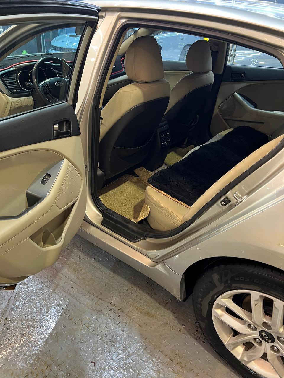 السلام عليكم  اوبتما ٢٠١٣ خليجي رقم بغداد مكينة 2400 دوش بيها كم قطعه صبغ ابيعها حزام 
السعر ١١٠ وبيها مجال بسيط مكانها بنفق الشرطة 
التواصل ***********
