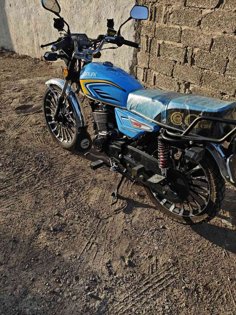 سولنك 25 محرك 200 ضاغطه وزنجيل 
ماشيه 700 بعده زيرو
مكاني بغداد 
رقمي *********** واتساب

