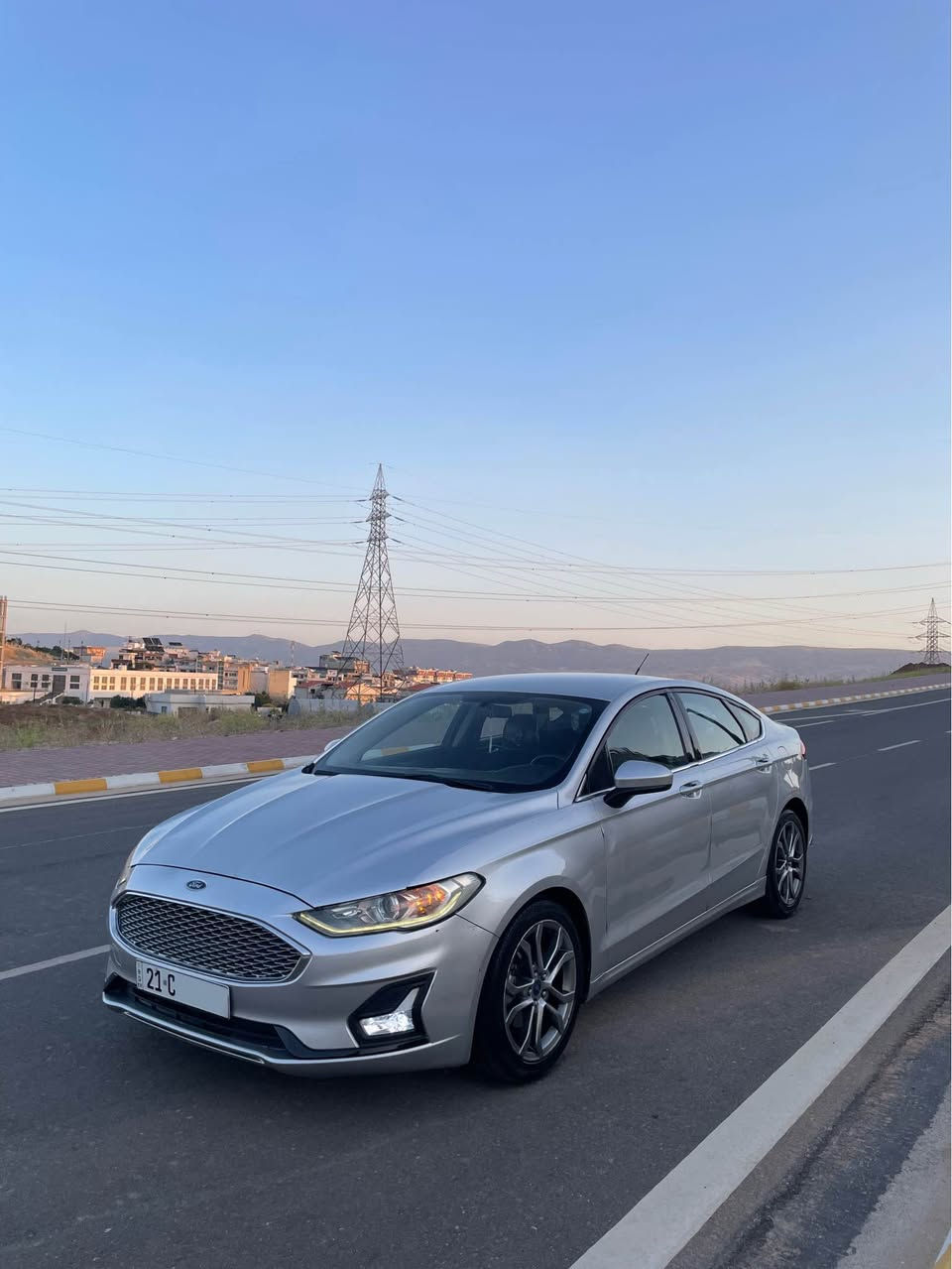 Ford Fusion 2017  SE – 2.5L

فۆرد فیوشن ٢٠١٧ مواسەفات SE 

 مەکینە 2.5L بێ تۆربۆ، بێ دەبڵ ئەکسل

بۆیاخ: ڕوبعێکی بۆنیت بۆیاخە و چەملغی سایەق گۆڕاوە بە بیلاد بەبێ ناوگرتن بەشەرت پێش. وپشت کەپس

ماشاءالله نموونەیە لە تازەی و جوانی، هەیکەلی وەک بیلادی خۆی ماوەتەوە، بێ نووقسانی و زۆر بە خزمەت

مواسەفات (SE)

  بەسمە (Start Button)
 •ڕاداری خەتی جادە
 •تەحدید سورعە (Cruise Control)
 •گێڕ ماوس
 •کۆدی دەرگا
    •چوار جام ئۆتۆ
 •ئاوینە کارەبای
 •دەبڵ گێڕ
 •➕ زۆر مواسەفاتی تر…

 •گێڕ و مەکینە و تەبرید و کارەبایات بە شەرت
 •گێڕ و مەکینە نەکراوەتەوە بە شەرت
 •کامل سێرڤس کراوە (ڕۆن و هایدرۆلیکی تازەیە )
 •چوار تایەی تازە لە ژێرە

 •ڕەقەم و سەنەوی تازە تا 2029
 •تەحویل و غرامە بە شەرت
 •ناونیشان: سلێمانی

📞 پەیوەندی: 
(***********) WhatsApp
(***********) السليمانية, العراق
