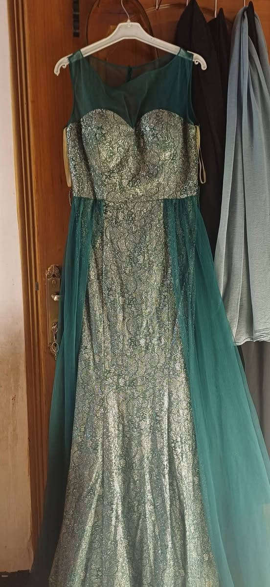 فستان قياس ٤٠ . ٤٢
مستعمل مره وحده ماخذته ب ٧٥ ابيعه ب ٣٠ مع التوصيل لباب البيت 🏠 
كلش فخم بالحقيقه وبيه مسرح طويل ❤️


**إذا كنت صاحب هذا الإعلان وتريد حذفه لأي سبب، رجاءا أرسل رسالة إلى الدعم الفني**