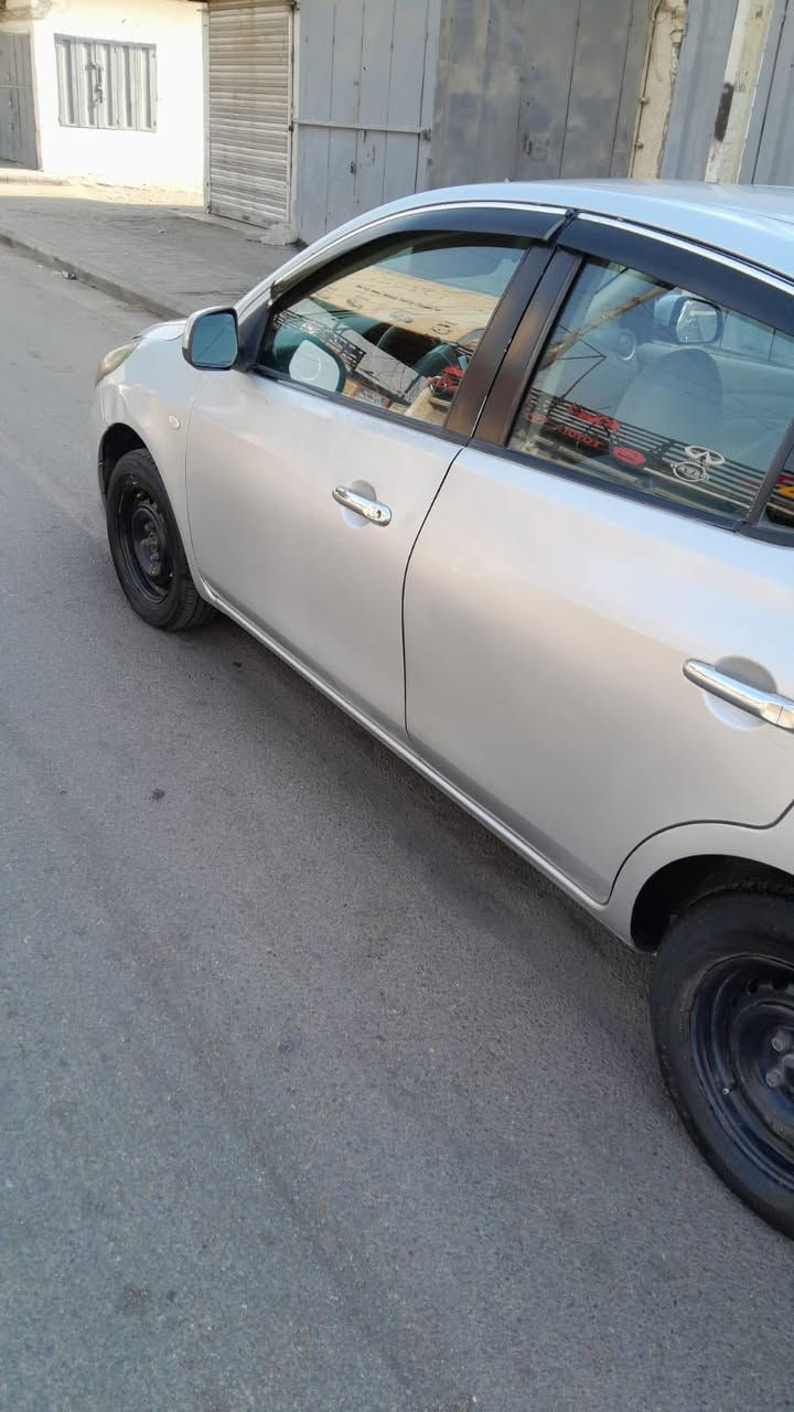 نسان سني 
موديل 2016 
رقم اربيل سنويه وهزة ورقم كلها جديد قبل شهر جددتها 
السيارة خليجي بدون حادث بيها صبغ 4 او 5 قطع بس بخ بدون اي حادث. 
كير اوتماتيك 
مكانها بغداد 
السعر / 83 ورقة
للاستفسار: 

‭0780 515 3315‬
