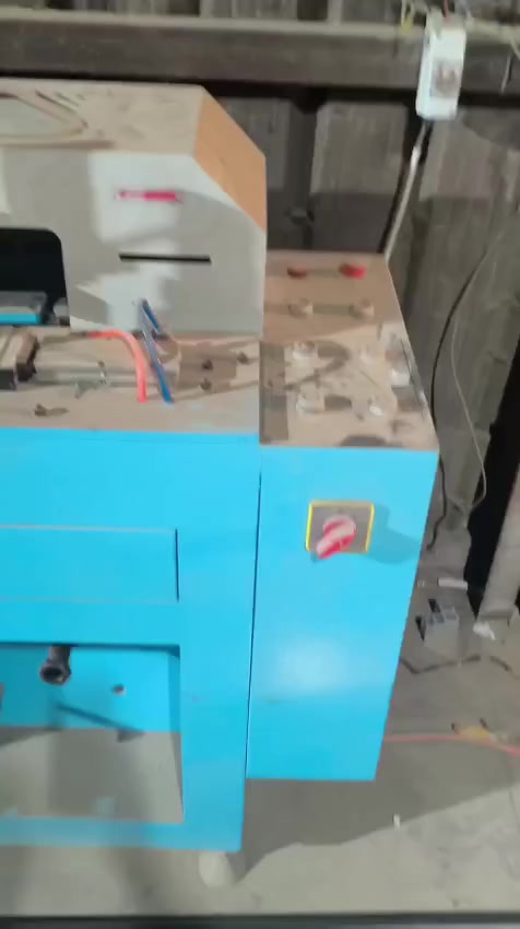 السلام عليكم للبيع كابسه يلمز وفرازه جديد كسر كارتون غير مستعملات مكان ناصريه قظاء الشطره ***********
