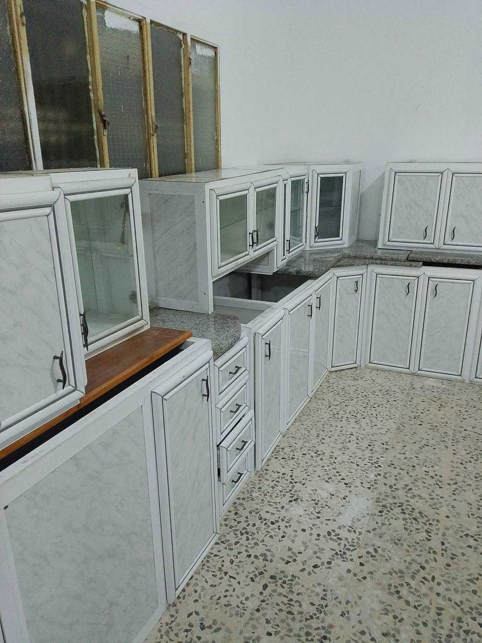مطبخ الالمنيوم ✅
حرف يو يعني ثلاث واجهات 👌👌
 يغطي 4* 4* 4 
لون بجنن 
#شامل رخام قرانيت + مجلى استالس + بطاريه مجلى+ مغسله عدد2 غطس
بسعر حرق 🔥🔥🔥
#الاستفسار 0775566900📲
موقعنا اربد لواء الكوره


**إذا كنت صاحب هذا الإعلان وتريد حذفه لأي سبب، رجاءا أرسل رسالة إلى الدعم الفني**
