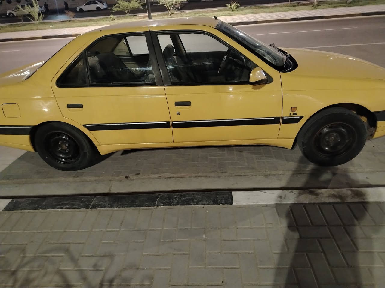 بيجو 405 مديل ١٦ سياره كفاله من ضربه و تبديل والخياسات وتبريد ومكينه وكير وحداديه بيه شبر صبغ جو قبق البانزين وتكيحلات رقم بصره
