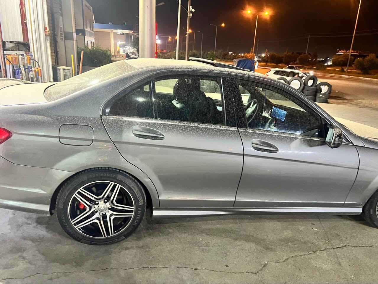 مارسيدس c300 فول مواصفات كشن كهرباء كلشي بي يتحرك كهرباء مري كهرباء تبريد قطعتين فتحه سقف السياره فول هوايه بيها مواصفات كت amg السياره مصبوغه حزام هزه سنويه جديد تحويل ثاني يوم اريد مراوس حتى لو اعله انطي فرق رقم تلفون *********** واتس اب مكاني  اربيل أربيل, العراق
