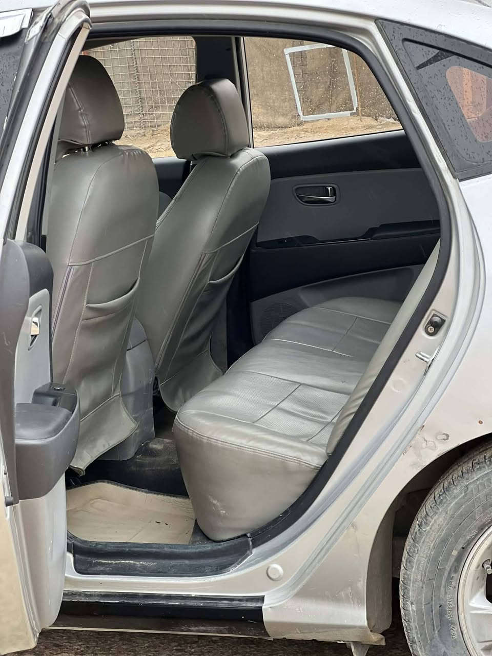 افانتي ادوات نضيفه فول  السياره جاهزه محرك 1600.دكشن   عالي    كير  شرط  متحط  عليه لو ربع   السعر  37.  وببي مجال  نقد فقط لا مراوس ولا اقصاد
***********

***********
