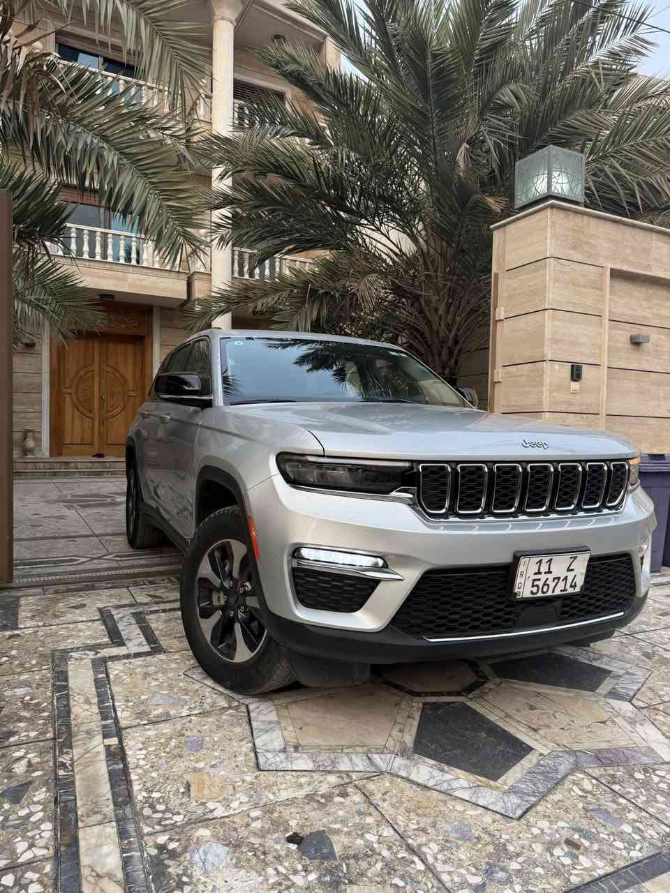 حياكم الله ✨  
متلگون هيج سعر بس يمنه 🔥
‏Jeep Grand Cherokee 4xe🩶
فئة 4xe (هايبرد Plug-in) 
•موديل2023
•وارد امريكي حادث خفيف جداً ( بدون ارباك )
•ممشى السيارةmi (43.000)
•موصفات 1/1
•محرك 4 سلندر 2.0 لتر تيربو🚀
•نظام دفع رباعي ذكي 
•سقف بانوراما 
•خمس وضعيات قيادة
•شاشه وسطية + شاشة عدادات رقمية + شاشة للراكب الامامي 
•مقاعد جلد + كهرباء + ذاكرة مقاعد 
•تدفئة مقاعد امامي + خلفي + مقود 
•حساسات خلفية 
•رادارات امامية +جانبية +خافية
•انارة داخليه محيطية 
•دخول ذكي 
•جنطة كهرباء 
•تشغيل عن بعد 
•تحديد مسار + توقف ذاتي + نقطة عمياء 
•كامرة خلفيه 360*
•8 وسائد هوائية
•نظام صوت Alpine 
•كشافات امامية 
•عدد الركاب 5
•8 منافذ شحن 
•مثبت سرعة 
•شفتات ستيرن
السيارة جديده جداً بدون اي نقص 👌
مكان السيارة بغداد 📍
علق يوصلك السعر 👍
رقم صاحب السيارة ***********

للاعلانات ***********

#العراق #سيارات #بيع #بغداد #سيارة #سيارات_للبيع #ابوشريك
