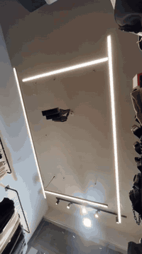 اناره محل للبيع مساطر ثنين قياس ٣متر وثنين قياس مترين يعني اربع قطع ومدافع 5قطع و بلوجكتر داخلي كلهن 150الف السعر قفل والضمان بعده بيهن لون شمسي ***********
