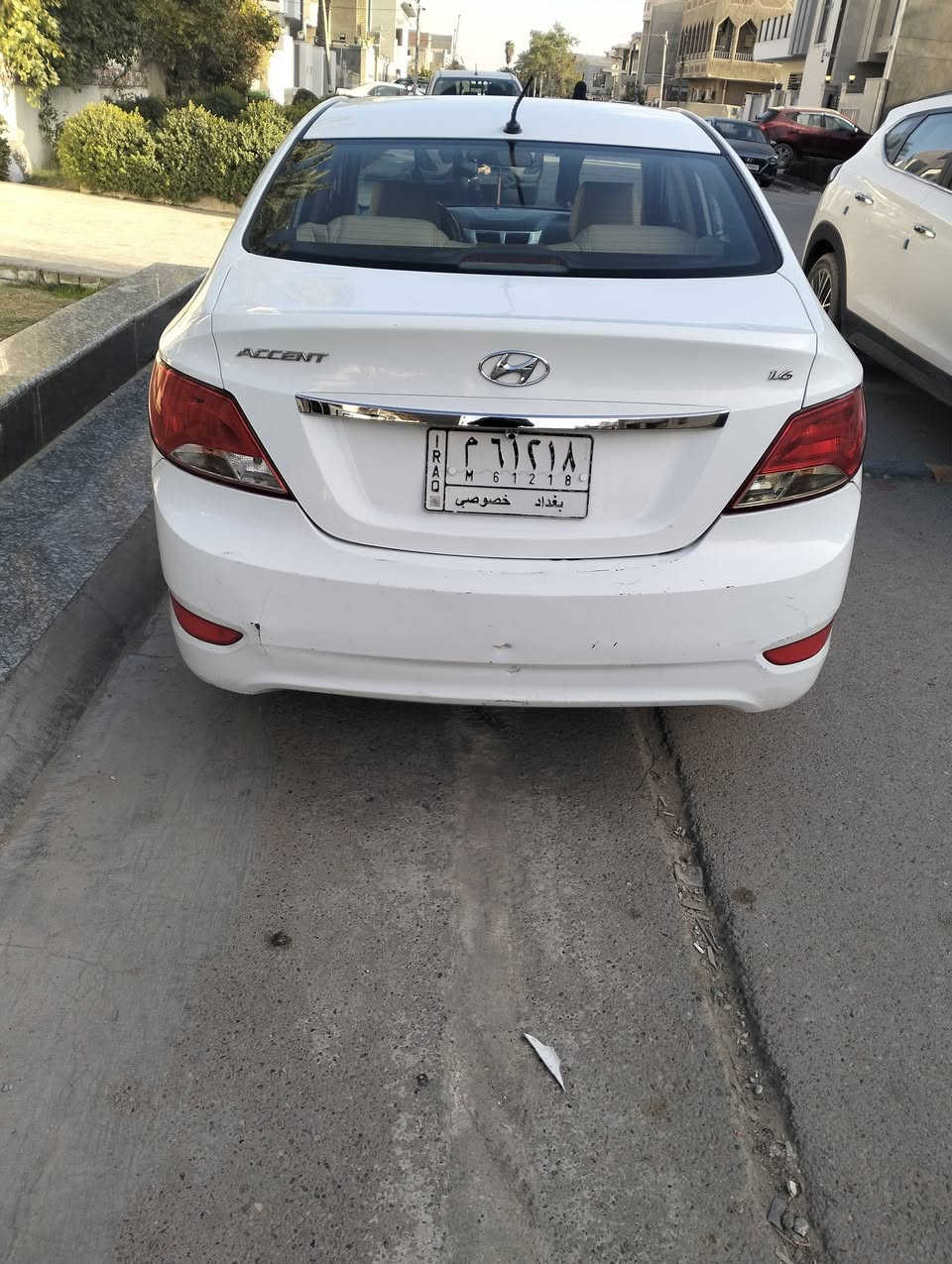 السلام عليكم اكسنت خليجي 2016لد فول مواصفات ماشية 120السيارة حلوه ومابيها كل نقص بيها باب وجاملغ عكس السايق بدون دواخل الله شاهد السيارة حلوه وكامله السعر 110مكاني بغداد الشراي يتصل ***********
