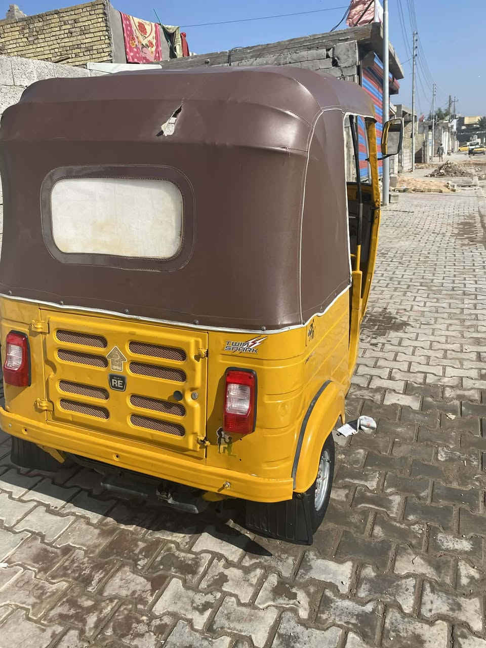 سلام عليكم تكتك البيع  مرقم سنويه موديل 2019 شهر 12 يوم 30 مكفوله كفاله عامه معمره بس دوسات محركه مكفول من تنقيص والتبخير سعر 6 وربع شراي يتصل المو شراي لا يتصل رحمه والديكم مكاني بغداد الحسينيه معامل رقم***********
