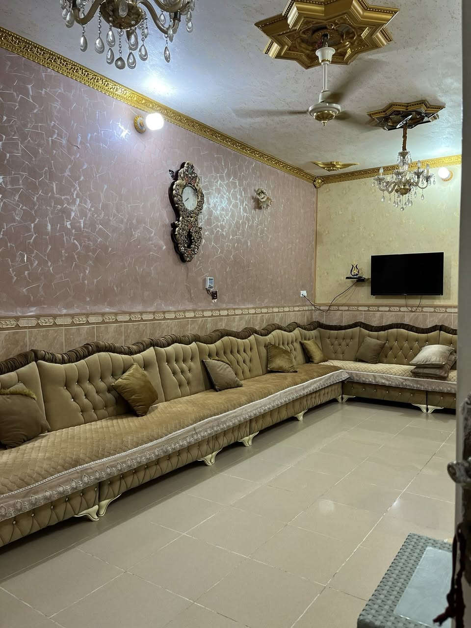 تحيه طيبة الى متابعينا الاعزاء

اختر عقارك المفضل من  
💢مكتب سنتر الكوت للعقار💢

بيت 188 متر طابقين بناء جديد
طابق الاول يتكون 
غرفتين نوم وصاله ومطبخ واستقبال وصحيات داخليه وخارجيه 
طابق الثاني يتكون 
غرفتين نوم وصاله وصحيات وسطح 
سطح شتايكر 

♦️موقع مميز♦️

داموك الحقوقيين 
بظهر الوجهه قريب ع مدارس 
قريب على شارع الرئيسي شارع 7

    
      للأستفسار 
مراسلة الصفحة او الاتصال على الرقم 
***********

او مراجعة مكتب سنتر الكوت للعقار 🗺
عنوان المكتب داموك الحقوقيين 
قرب افران السلطان مقابل معجنات فراولة 
💢 بادارة عقيل الزركاني 💢
