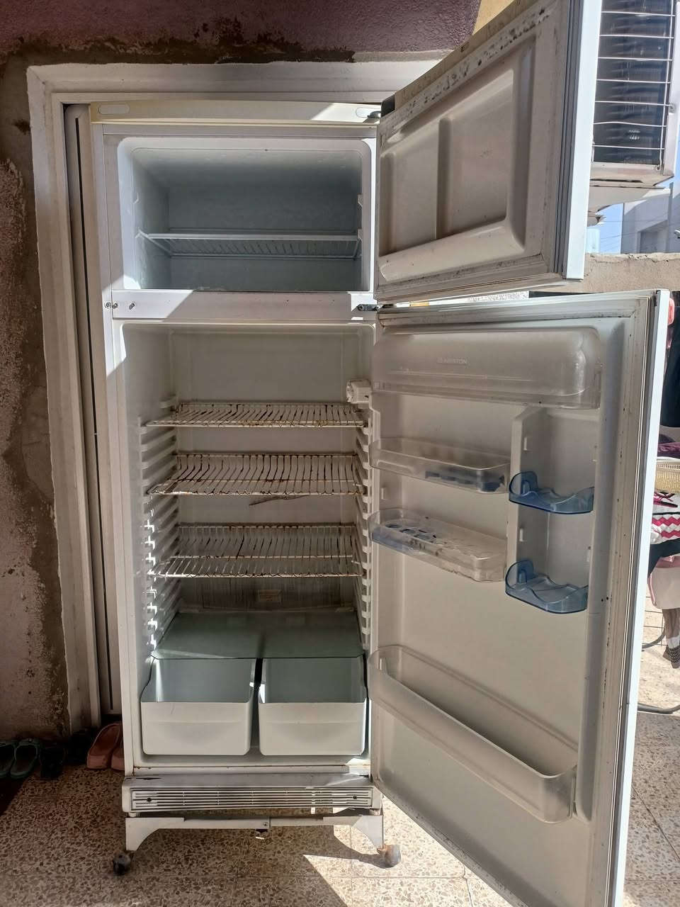 ثلاجه كبيره للبيع مال بيت شرط الشغل وسعر مناسب بسعر 125الف ومكان حي سومر
الاتصال ***********
