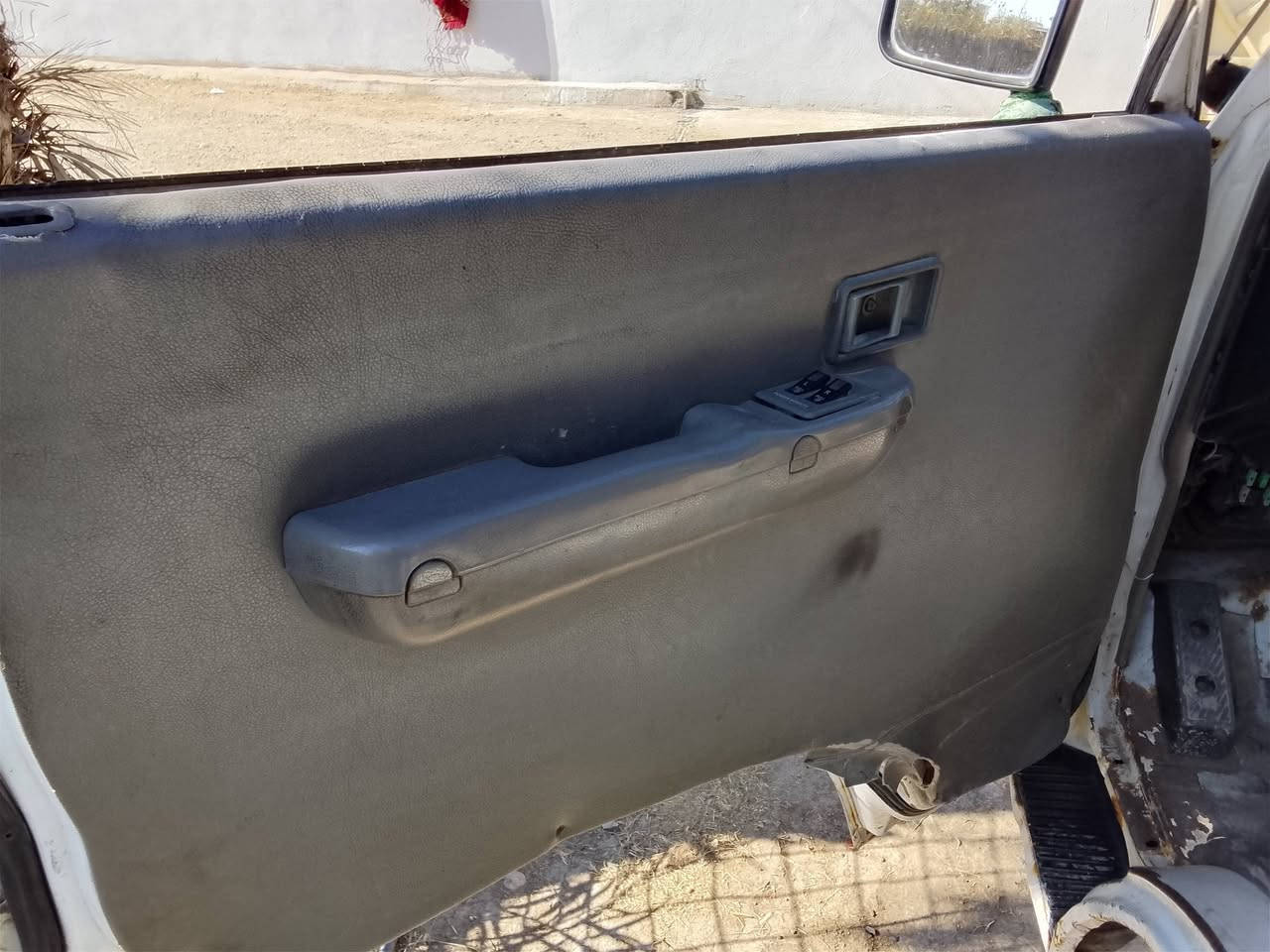 سلام عليكم 
كيه بنكو للبيع موديل ٩٦ رقم بغداد بأسمي مشروع وطني سنوية ٢٠٢٧/٩/٢١ تنهي مكفولة كير محرك اكسن شاصي ورقم شاصي واضح مكينه شرط لا تبخير ولا تنقيص تخم تاير كامل قبل 
سبوع سياره بس صفاحيات شويه بيه خياس والدوسات بيه شبر 
مكاني بغداد عويريج قرب مخابز باب الاغا 
السعر اتصل وبيك خير ودلل 
مكلف بالنشر 
***********
