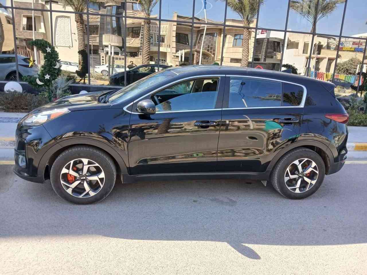 السلام عليكم سبورتج موديل 22 سياره  وراد امريكي ممشى 72 كيلو متر مواصفات عاديه شاشه جبيره سيارة كلين تايتل لون بلاك محرك 2500 gdi رقم بغداد انكليزي جديد تحويل ثاني يوم ملاحضه حادث سرقة قبغ سويج الي جوة الدركة ويحتاجلها بولش خفيف سيارة فول نعومه وجديده كلش مال دكتور يروح للعيادة ويرجع مكان السياة بغداد قرب السيديه حي العلام تفاصيل اكثر اتصال عل رقم واتساب 
*********** (178) سعر السيارة وبلعافية عل ياخذها سياره كلش جديده واسف عل اطاله الراغب بل شراء يتواصل ويشلع عيوني
