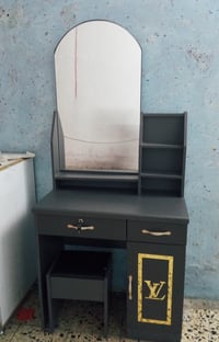 غرفة نفر واحد تتكون من كنتور وجرباية وميز مراية نضيفة مستعملة شهر واحد...