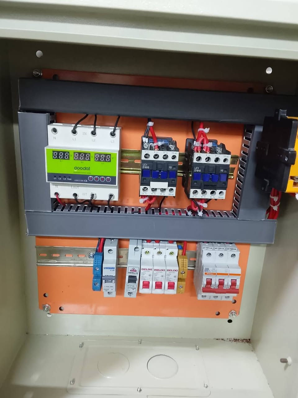 السلام عليكم للبيع بورد خطين بنظام ال ats كوتكترات سعر البورد 125 الف يوجد توصيل داخل بغداد للاتصال والطلب *********** أو *********** يوجد واتساب صوره ومقاطع فيديو للعمل
