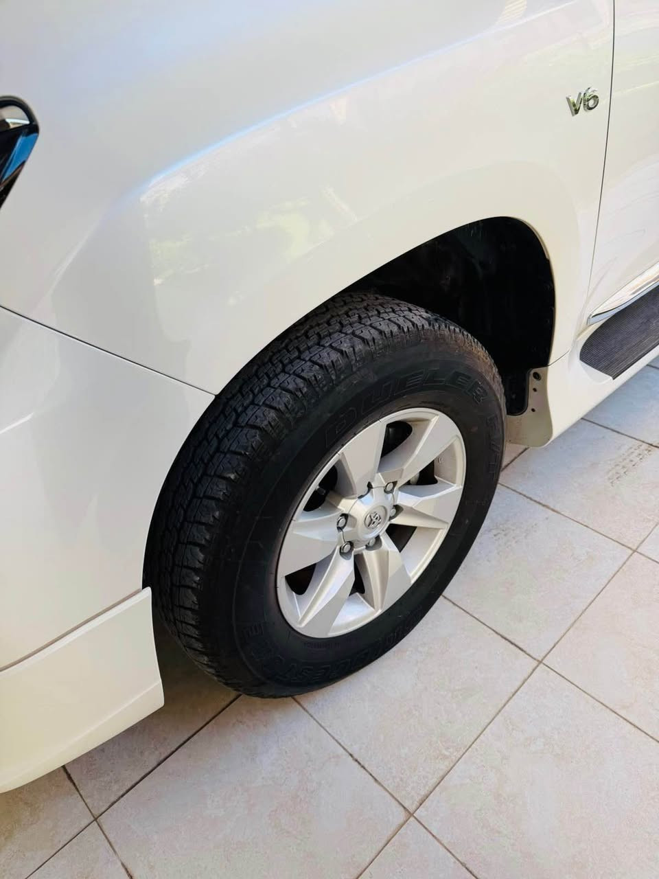 تويوتا برادو 2023 TXL

محرك 6 سلندر 4000

مواصفات TXL  
ايرباك 8 اصلي ، دبل تانكي ، فور ويل 4x4
فتحة ، بصمة ، شاشه جبيرة وكاميرا  ،
كراسي مخمل، سبير تعليك، لايت زنون، حساس خلفي

مكفولة من صبغ والتبديل
بيها بارد بمكان موضح بالصور 
ماشيه 16 الف كيلو فقط 
سيارة جديدة ريحة الشركة بيها 
صيانتها كلها شركة وسيرفس كامل
السيارة بأسمي تحويل مباشر 
للاستفسار على الرقم *********** 
مكان السيارة بغداد / زيونة 
السعر ٤٣،٥٠٠ $ وبيها مجال أربيل, العراق
