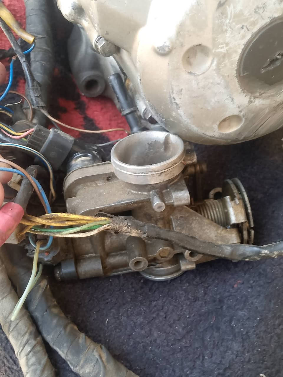 سلام عليكم عندي مكينه قفاز كاوسكي نوزل 2004 ياباني للبيع كامله شاصيه اندعم ضيره كامله شغاله سعر 275وبيه مجال استفسار واتساب ***********
