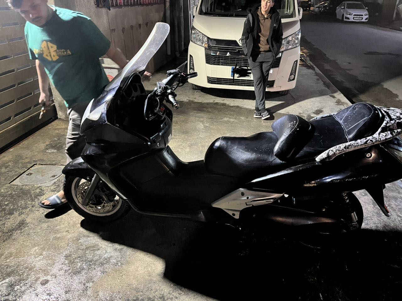 السلام عليكم سلفر ونج محرك٦٠٠ مكينه مكفوله السعر١٥ورقه و بيها مجال *********** مكان الشعب
