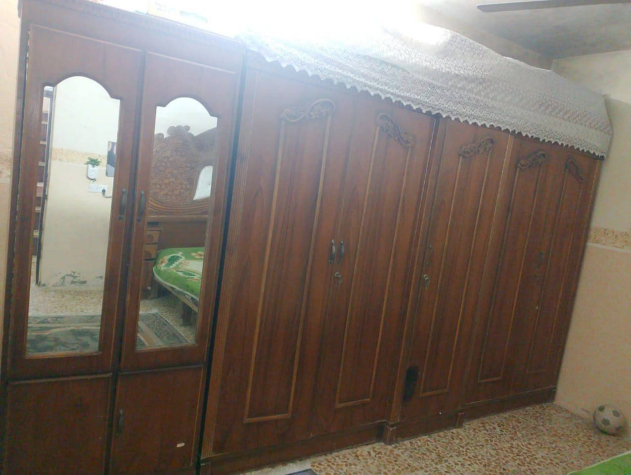 ***********
للبيع
