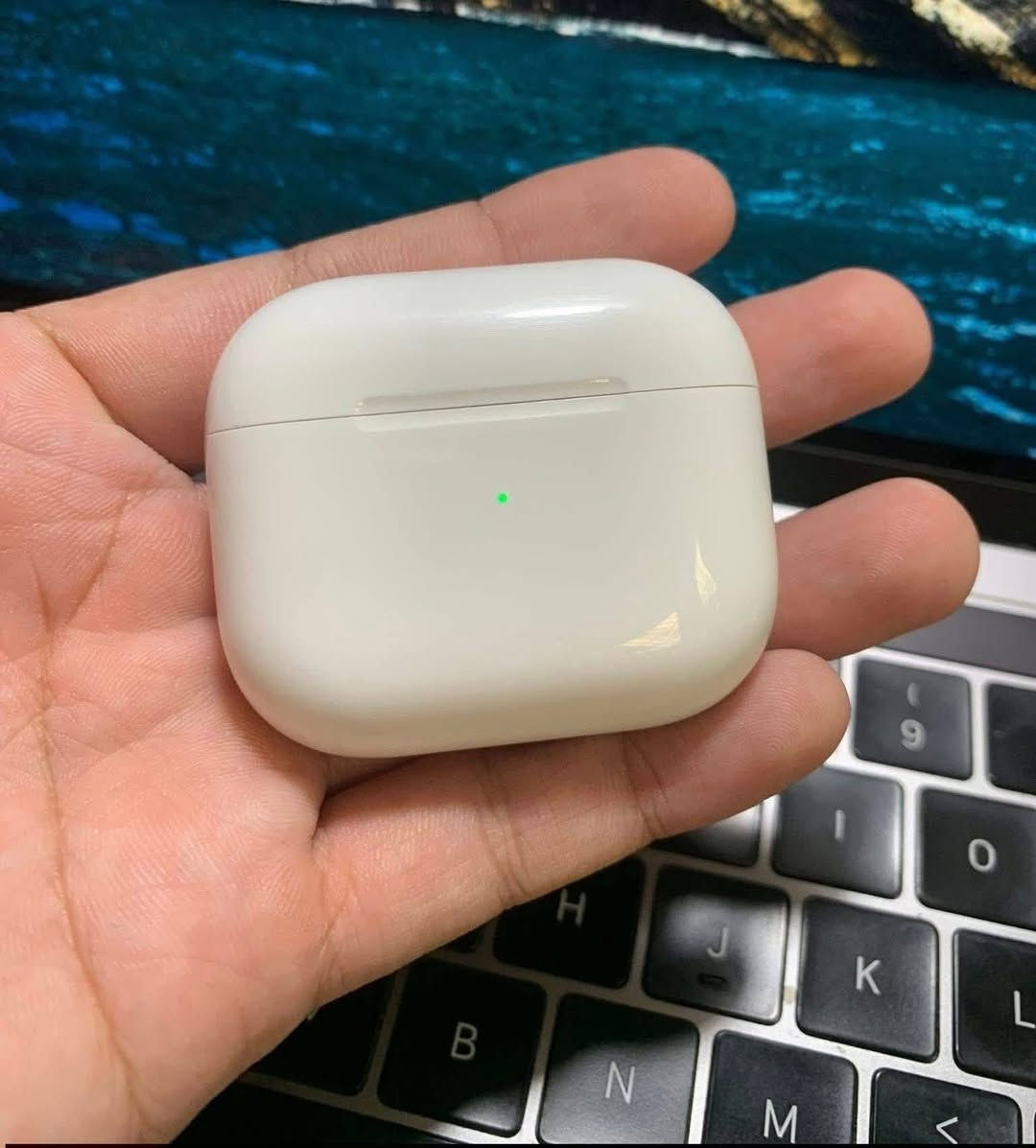Air pod 3 #الجيل_الثالث
اصلي أمريكي ( بالة ) النظافة 95% 
بدون ايكلود  ما مصلح ولا داخل صيانه 
#تحديد_موقع_عزل_صوت_بالمكالمات_قوي
#بطارية_بلادية_يومين_تقاوم 
السعر 20   قفل  بيع بدون ربح مع شرط فحص 
واتس اب***********
