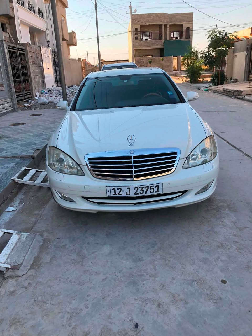 مارسيدس S350
موديل 2009 كفاله عامه بدون صبغ بدون شخط بدون بارد 

محرك 3500 ستة سلندر 

كير محرك شرط تبريد شرط 

مواصفات السياره صندوك شفط 

بردة خلفيه

الكراسي الاماميه كهرب وتدفئه 

السيارة بيها جكات تصعد وتنزل 

شاشه دوارة يمين يسار 

ماشيه 160 الف كيلو متر حقيقي 

السعر 215 وبيها مجال ‭***********‬@@
