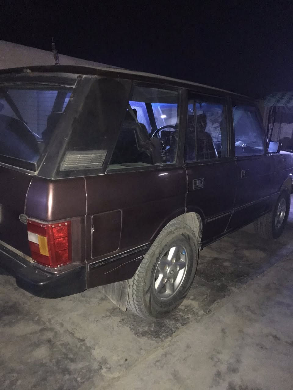 سلام عليكم من رخصت مديرالكروب المحترم للبيع رانج روفرسياره جاهزه من كل النواحي محرك٨بلادي كيرلوكيراكسلات تبريد كهرباءيات كله شغال قطرخياس مابيهه سنتر لوك سياره بلاديه نظافه فول بسمي رقم انبار مشروع وطني عنوان بغداد السعر٨٨وبيهه مجال لطيبين ***********
