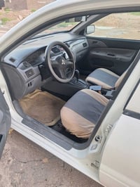 لانسر موديل ٨سياره بيها ٣قطع صبغ بدون داخل بسمي سنويه جديده ورقم بغداد...