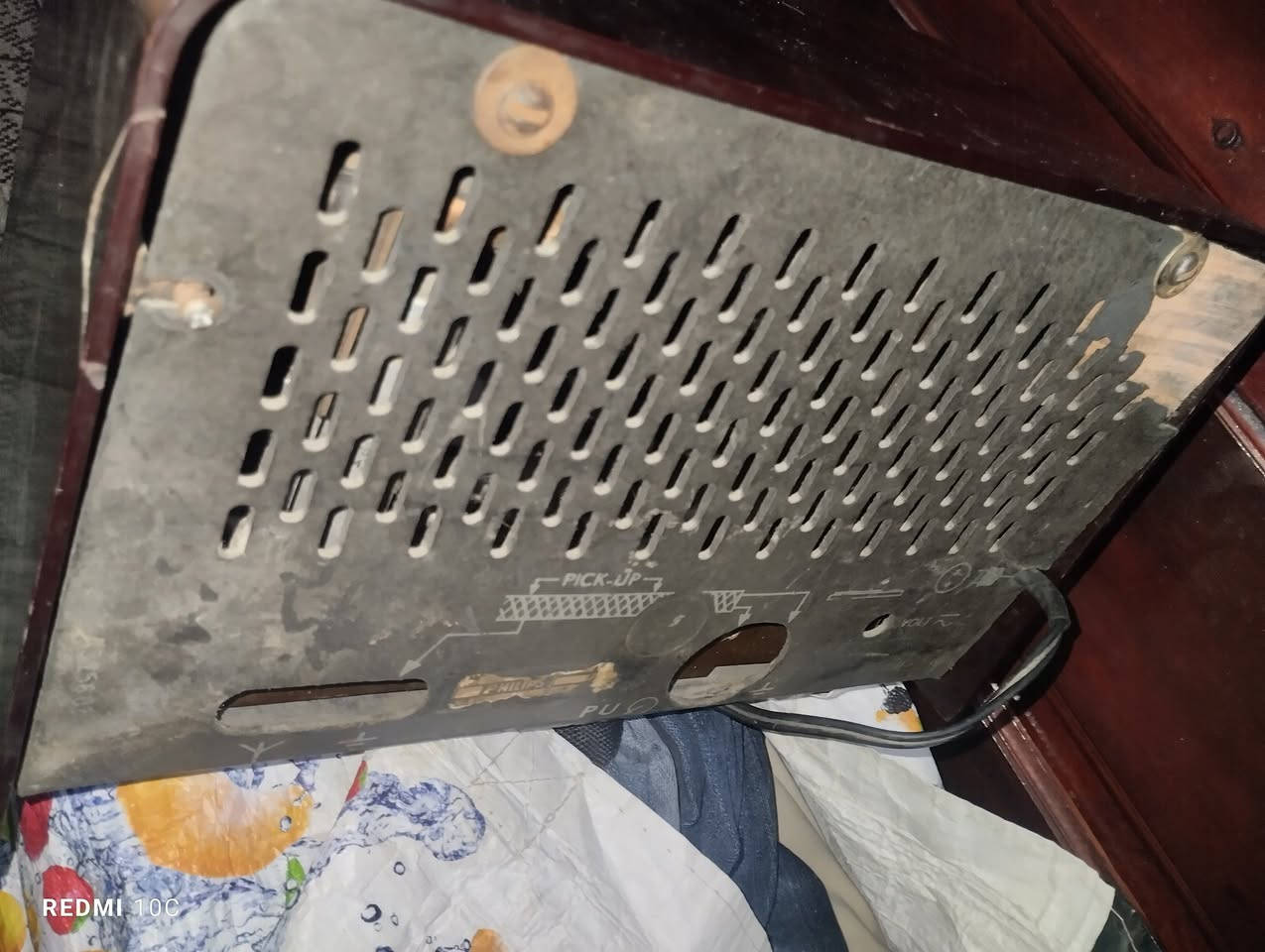 راديو فيليبس عتيق ثم تصنيعه في منتصف الخمسينات يتميز بهيكل خشبي وشبكة مكبر صوت قماشية ووجود أقراص تحكم دوارة في المقدمة


**إذا كنت صاحب هذا الإعلان وتريد حذفه لأي سبب، رجاءا أرسل رسالة إلى الدعم الفني**