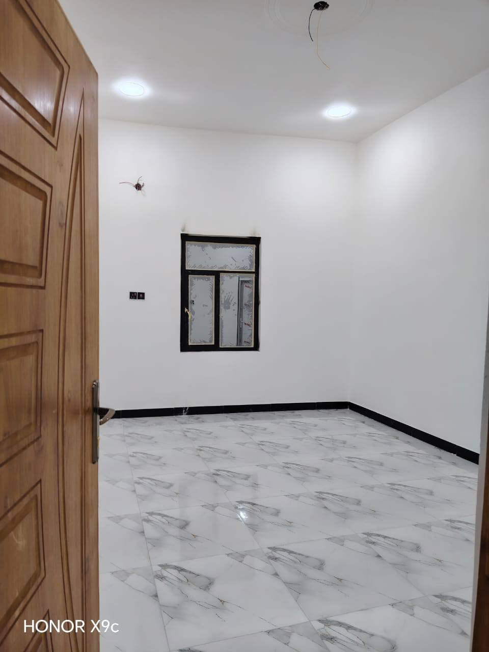 (بسم الله الرحمن الرحيم)
دار للبيع المساحه 250م🏡
العنوان الجزيره الفيروزيه شارع رقم9 الموقع مميز 🌷
يحتوى علـّۓ 
3 غرف منام نضام سويت
أسقبال. صاله. مطبخ.صحيات داخلي خارجي.مناور

#نوع_صبغ البيت ڱڵـه  جوتن ديكور ايطارات
#نوع_البيبان وشباك حديد او اخشاب ڱڵـه  تفصال
الخدمات كامله ماء كهرباء اناره شارع 8متر تبليط🛣

نوع طابو صرف زراعي بأسم عراقي حصراً🫆📜

للاستفسار
رقم الهاتف
***********📞
