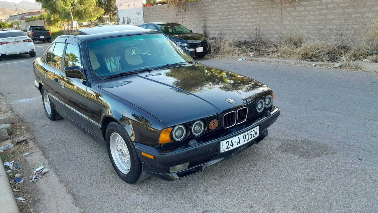 بي ام للبيع كير ومكينه صقر 525 رقم وسنويه هزه كلها جديد تحويل مباشر
عام بخ جمالية بدون صعبه جاكوج 
صدر أمامي خلفي جديد 
ويل وتايرات بل جيس 
سلايت 
تبريد 
السياره جاهزه من كلشي 
السعر 60 ومجال بسيط 
مكان السياره زاخو 
رقم *********** اسيا
رقم *********** واتساب
