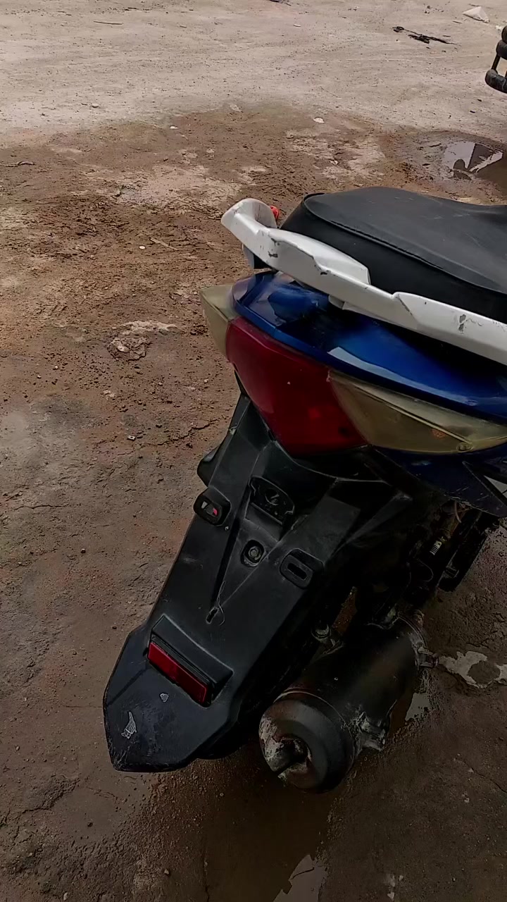 دراجه سيام للبيع بيه دخان كالو مال دهن بدلتله ياباني كالو من تسحك يروح دراجه حلوه نصيته حلوه يدات جدد كشن جديد ومخلف حته ميتوصخ سبايدر بلادي كهربائيات شغاله اشارات وكلوب امامي ونشره لون اخصر سعر 375وبيه مجال حك جيه لشرأي فقط العنوان نجف حي العسكري شارع سبيس رقم ***********
