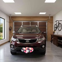 كيا سورنتو ٢٠١٣ نضيفه جدا بانزين أصل ٧ راكب سلندر دوش بصدمة أبواب بصمة...