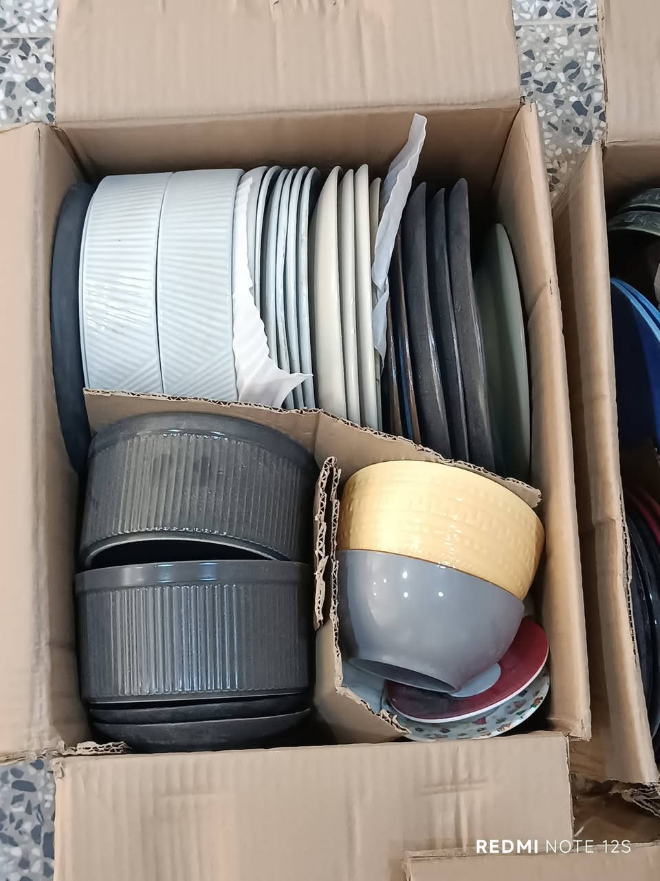 ملون مشكل 
كارتون طابقين خشن وناعم 
للحجز مراسله الخاص او واتساب *********** 
عنوان صلاح الدين / قضاء الدور _ حي المعهد مقابل جامع الصحابه 
متوفر توصيل لكل المحافظات والاقضية
