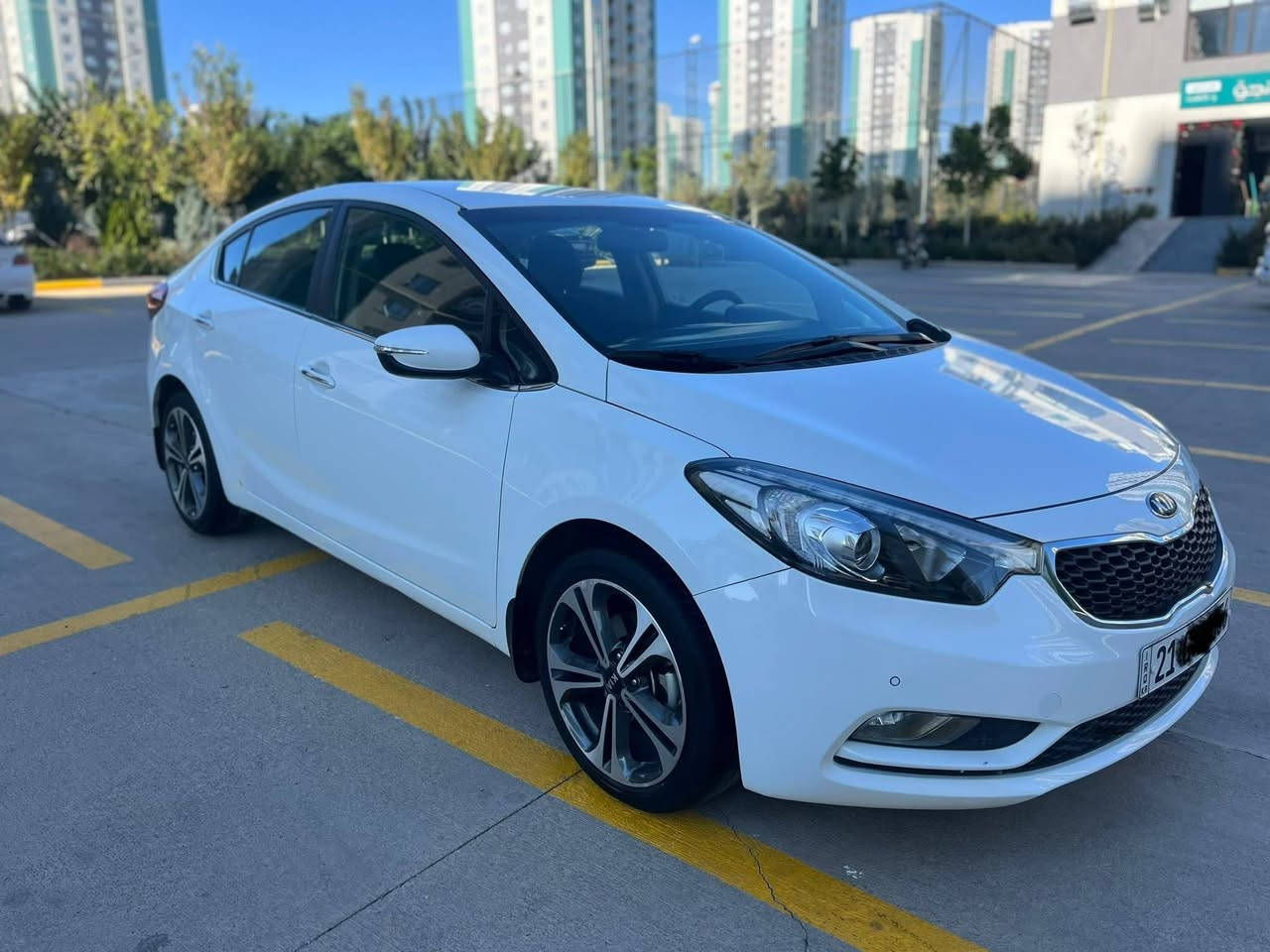 سيراتو موديل 2014
مكفوله كفاله عامه من الصبغ والتبديل والبارد 
تدفئه تبريد ثلج
فول مواصفات حساس امامي خلفي 
تحكم جهتين كروس مثبت سرعه 
داخل اسود المرغوب شفتات ستيرن اشاير بالمري ومري شفط رقم سلميانيه الجديد
ماشيه 90 ألف حقيقي 
ويل كروم وتخم تاير جديد 
لد امامي + لد خلفي
مكفوله حته من الشخط 
السعر 133 العنوان ديالى
رقم هاتف ***********
