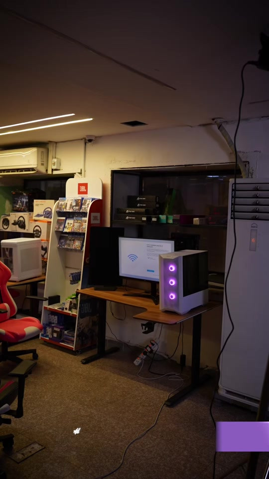 🎮 OMEN 16 Gaming Laptop جهاز گيمنگ قوي ومناسب للشغل الثقيل، التصميم، المونتاج، والبرامج اللي تحتاج أداء عالي. ⚡ المواصفات: • المعالج: Intel Core i7-14650HX • كرت الشاشة: NVIDIA GeForce RTX 5070 8GB • الرام: 16GB DDR5 • التخزين: 1TB SSD • الشاشة: 16.0 inch WQXGA IPS LED • السطوع: 500 nits • التردد: 240Hz • النظام: Windows 11 • البطارية: 6 Cells / 83Wh 🔥 أداء سريع 🎯 شاشة ناعمة 💻 مواصفات قوية 🚀 جاهز للگيمنگ والشغل الاحترافي متوفر الآن في ناروتو سنتر ____ أوقات العمل 🕚من ساعة 11 صباحاً لغاية 11 مساءاً عدا يوم الجمعة من ساعة 4 لغاية 11 مساءاً 📍العنوان : البصرة/العباسية مقابل شركة اسياسيل 📱ارقام المركز : المبيعات / *********** - *********** الصيانة / *********** - ***********
