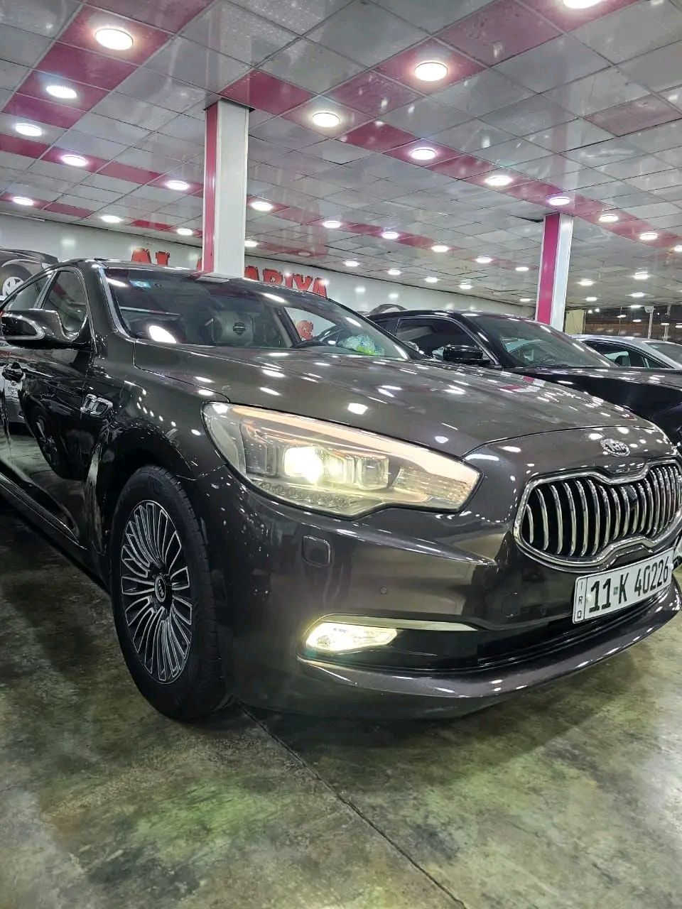 السلام عليكم  
كيا كوريس2014خليجي فئة ثانيه
 رقم بغداد باسمي مداور ثاني يوم 
مكفوله السياره من صبغ  والتبديل بيها بارد مكانات بسيطه وصبغ دعاميه امامية 
محرك 3800 V6
گير 8 نمر كوبرا
الجنطه شفط
بصمه اربع ابواب
ستيرن كهرباء متحرك
ذاكره خزن كشن السائق والستيرن
دبل جام 
لايتات لد  عدسه  ومتحرك 
مري شفط وتنزل عالبگ لرؤيه اوضح
مرايات تعتيم للاضاءة العاليه وهيتر  
حساسات امامي خلفي
فتحه سقف
كشنات جلد تدفئه وتبريد امامي خلفي
كشنات كهرباء امامي خلفي
شاشات عدد 3
تحكم ماوس امامي خلفي
الكشنات الخلفيه VIP 
تبريد 3 قطع
بردات عدد 3 بلاد
ايرباكات عدد 9
سماعات  بلادي  
نضام اوتو هولد
انضمه قياده عدد 4 عادي وايكو وسبورت وثلج
نضام مانع انزلاق ABS
نضام تراكشن كونترول 
مثبت سرعه ورادار تفاعلى
ماشيه 123الف كيلو

السعر 160$
للأستفسار ***********
