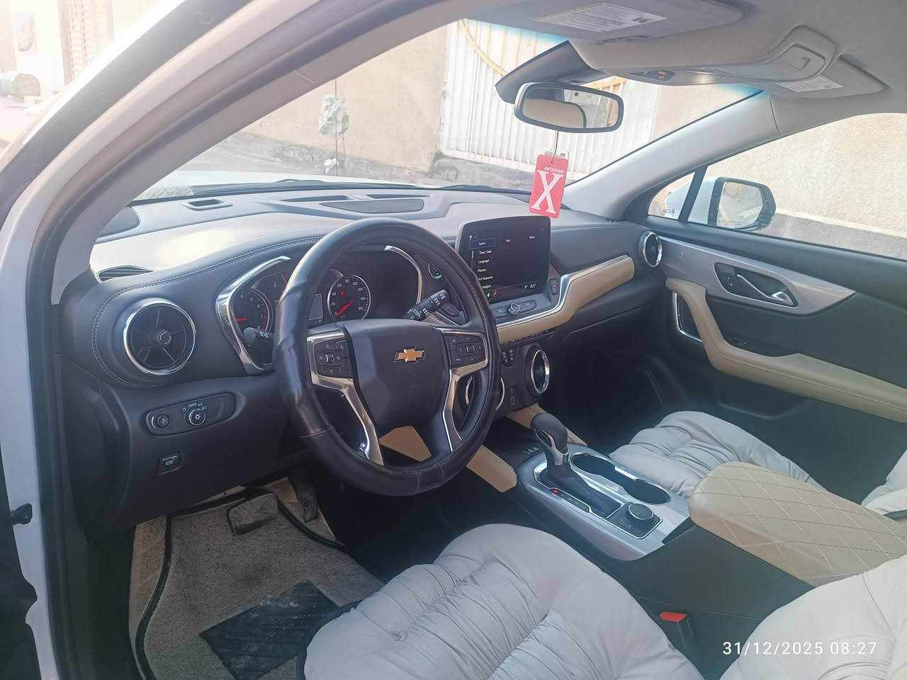 من رخصة الادمن 
بلايزر 2023 فئة Lt
رقم اربيل الدولي 
حجم المحرك: أربعة سلندر2000 تيربو
عداد المسافة: 24 كيلو متر 
الضرر : ربع دعامية فقط  وباقي السيارة مكفولة كفالة عامة بجم كبس والايرباك سليم والسيارة جديده بمعنى الكلمة 
المواصفات:بصمة تشغيل وأبواب 
رادار امامي 
تحديد مسار 
مانع تصادم 
تبريد قطعتين 
تدفئة مقاعد 
لدي نهاري لايت زنون 
كار بلي 
شاشة تحكمات 
وبقية مواصفات ال Lt المعروفة 
السعر (٢٣٥)ورقة 
***********
مكان السيارة كربلاء 

رقم الشاصي 3GNKBCR43PS234024
