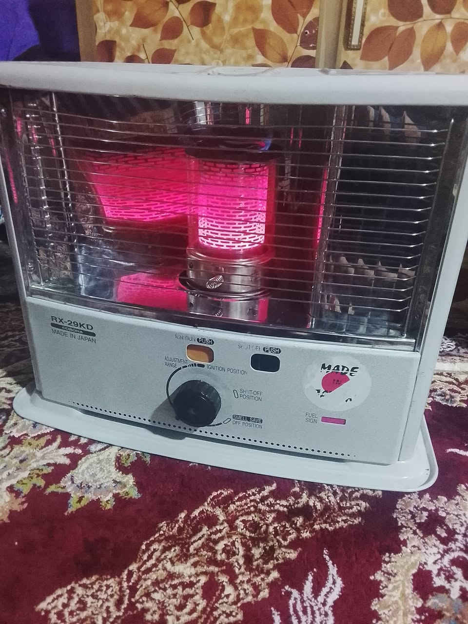 غراض للبيع نضيفه جدا مستخدمة شي قليل تلفون ***********
