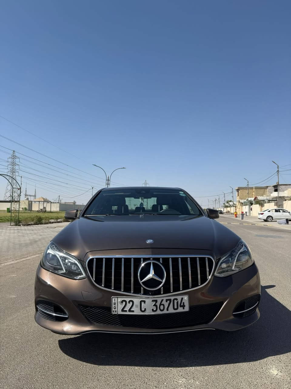 للبيع مارسيدس E300  وارد الماني
رقم اربيل باسمي السيارة اللون قهوائي
وضعيات قيادة   (Eco. Sport.)
المسافة المقطوعة 205.000 كيلو متر
حجم المحرك 3000 cc    6 سلندر
رادار امامي + رادار قراءة خطوط الطريق
كراسي كهرباء الامامية
مري قلاب اوتو عند الرجوع للخلف
كامرة خلفية
أوتوا بارك 
أوتوا هولد
كير 7 نمر
ستيرن فول تحكم
رادار 
انارة ترحيب عند الدخول
ستيرن وكشد محترك عند التشغيل
ركن تلقائي
شفتات سيترن 
حساس امامي +حساس خلفي
لايت ملتي ميديا لد
ماوس (تحكم)
تحكمات ماوس + ستيرن
كشنات تدفئة
كشنات كهرباء 4 تحكمات
خزن ميموري 3 وضعيات
أنارة داخلية 
اكسل خلفي 
ويل 17 انج وتخم تاير جيد
مواصفات كلش هواية وهواي تفاصيل بعد بيها
سنوية لسنه 2025  كله جديد 
باسمي تحويل مباشر 
مكينه وكير مكفولات والحدادية جيد
الحادث : الباب الخلفي للراكب والتعديل على البارد فقط وباقي السيارة مكفوله من الحادث
السعر 220 ورقه وبيها مجال 
للاتصال ***********
