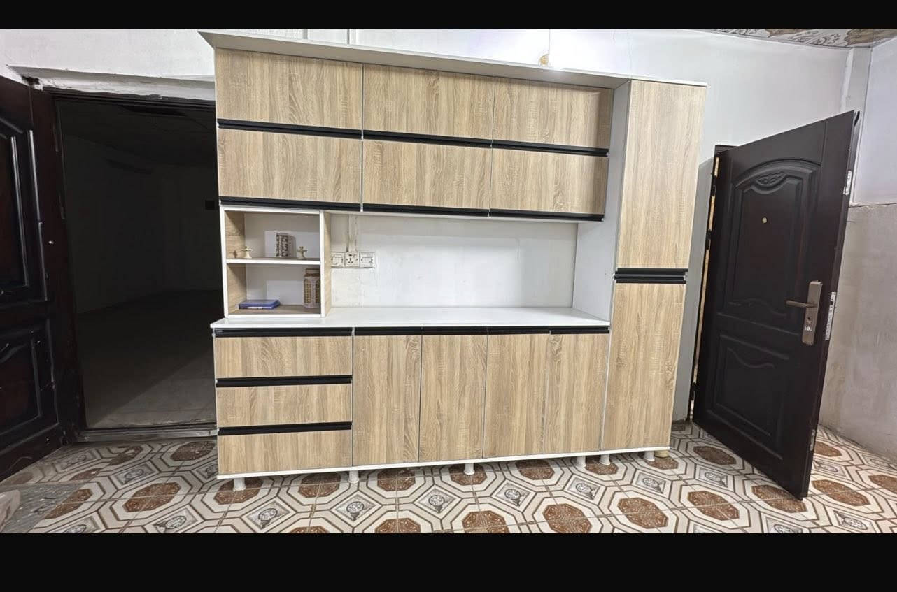 سلام عليكم كاونتر للبيع خشب تركي كاونتر مرتب مثل ماتشوفون سعره ٦٥٠مكان بغداد الجادريه ***********
