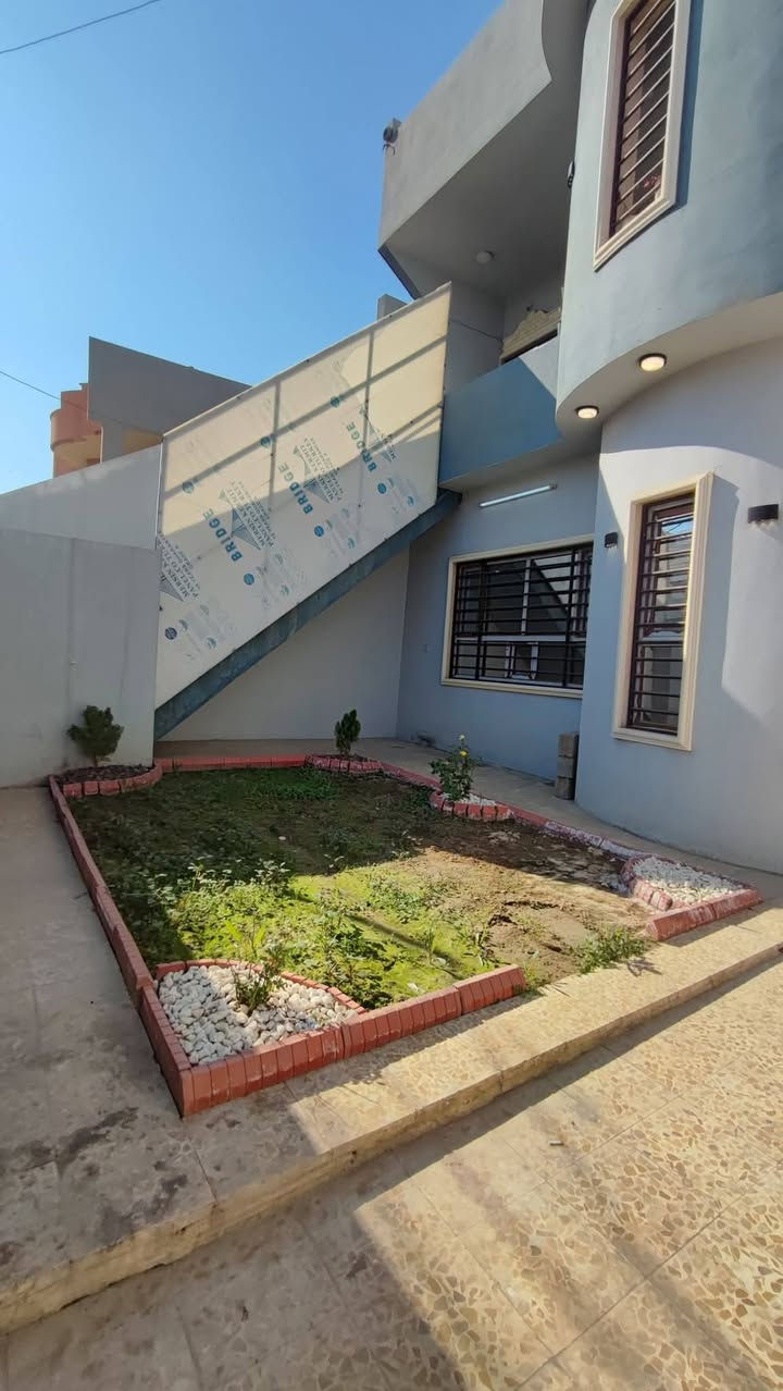 🏠للأيجار الدار الطابق ألارضي🏠 
________________________
التفاصيل:🖊🖊
♦️الموقع حي الصديق الثانية قرب متوسطة الرياض
♦️المساحة250م 
♦️ غرفتين نوم وهول واستقبال واسعة 
♦️مطبخ حار وبارد وصحيات وحديقة وكراج 
♦️بدل ايجار الدار500الف
  
_________________________

♦️الموقع : المكتب الموصل حي البلديات من جهة السكر قرب سكانو مول
 
_________________________
للمزيد من الاستفسار الاتصال على الارقام التالية:
📱*********** واتساب
📱***********
