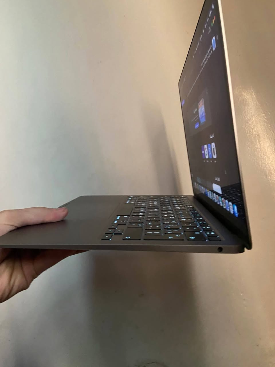 M1 ماك بوك اير
Ram 8
Ssd 256
استخدام شهرين فقط نضافه 100‎%‎ 
تجيً ويا كارتون وشاحن اصليات
المكان بغداد / الأمين 
نهايته 600 الف
***********
