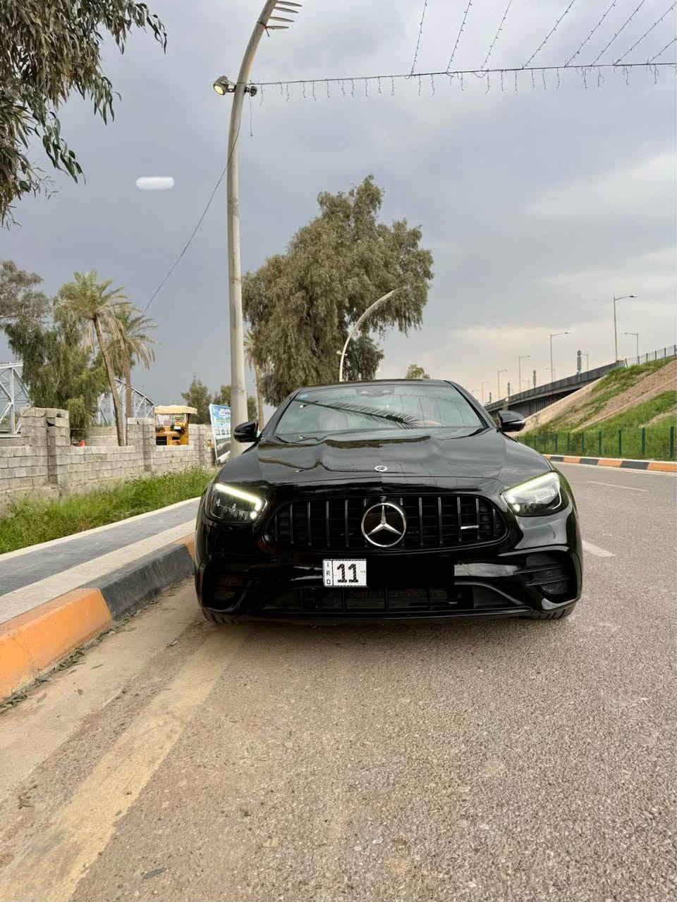 � للبيع أو المراوس حسب القناعة 🔥

🚘 Mercedes-Benz E53 AMG 4MATIC 2021
🇩🇪 وارد ألماني (استيراد خاص)

✨ هيبة AMG الحقيقية • أداء رياضي • فخامة مرسيدس بأعلى التجهيزات ✨

🚘 نعمان أوتو | Numan Auto
ثقة التعامل • جودة السيارات

━━━━━━━━━━━━━━━

📊 الموديل: 2021
🇩🇪 الوارد: ألماني (استيراد خاص)
📈 الممشى: 87 ألف كم حقيقي
📍 الموقع: بغداد – زيونة 714 / الأعظمية (رأس الحواش)

━━━━━━━━━━━━━━━

💎 أهم المواصفات:

✅ AMG Package الأصلي (بلاد)
✅ محرك 6 سلندر تيربو مع نظام EQ Boost
✅ دفع رباعي 4MATIC
✅ فتحة سقف بانوراما
✅ بصمة تشغيل + بصمة أبواب (Keyless-Go)
✅ شاشة MBUX مزدوجة متصلة
✅ نظام صوت Burmester الأصلي
✅ إضاءة داخلية 64 لون
✅ 5 كاميرات 360°
✅ رادار أمامي
✅ نظام النقطة العمياء (Blind Spot)
✅ تحذير من التصادم
✅ شاحن لاسلكي (Wireless Charger)
✅ تدفئة للمقاعد الأمامية 🔥
✅ جنطة كهربائية
✅ أنظمة قيادة متعددة (Comfort / Sport / Sport+ / Individual)

━━━━━━━━━━━━━━━

🛠 الحالة بكل شفافية:

✔️ بدون أي حادث أو ضربة.
✔️ فقط كلير خفيف في الجامرلوغ الأمامي الأيمن بدون معجون، مجرد رش تجميلي.
✔️ محرك + كير + كهربائيات مكفولة شرط الفحص.
✔️ عليها إدامة (سيرفس) كاملة وجاهزة للاستخدام مباشرة.

━━━━━━━━━━━━━━━

📍 العنوان: بغداد – زيونة 714 / الأعظمية (رأس الحواش)

📞 للتواصل والواتساب:
***********

🚘 نعمان أوتو | Numan Auto
ثقة التعامل • جودة السيارات

#مرسيدس #مرسيدس_بنز #E53 #E53AMG #AMG #Mercedes #MercedesBenz #MercedesAMG #EClass #MercedesIraq #بغداد #العراق #سيارات_العراق #سيارات_للبيع #بيع_سيارات #نعمان_اوتو #NumanAuto بعقوبة, ديالى
