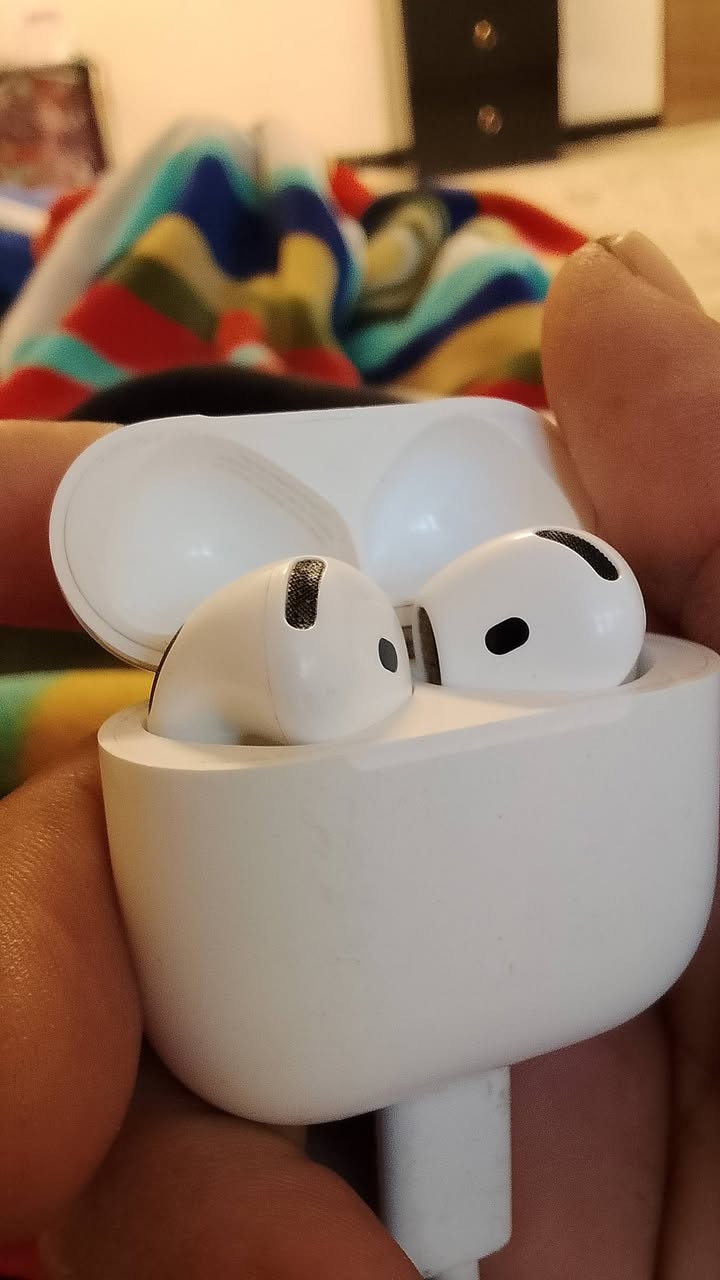 سلام عليكم للبيع سماعات ايربد الاصليه جيل رابع عازل صوت واضحه جدا مستخدمه بس نظيفه رايدها 200 مكاني بغداد


**إذا كنت صاحب هذا الإعلان وتريد حذفه لأي سبب، رجاءا أرسل رسالة إلى الدعم الفني**