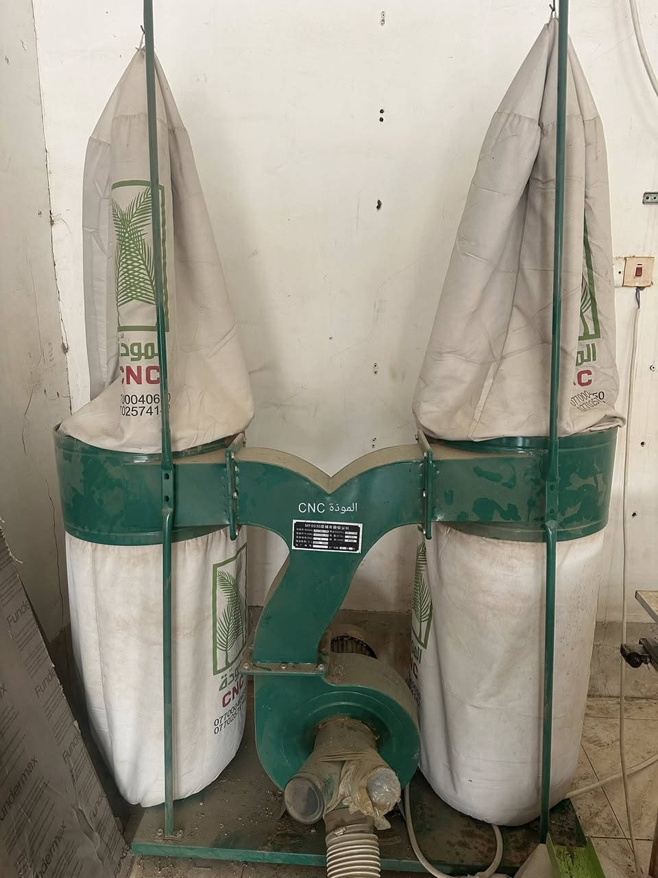 ا CNC راوتر سنكل مع فاكيوم غبار
المكان الرمادي - جويبة 
للتواصل واتساب فقط ***********
