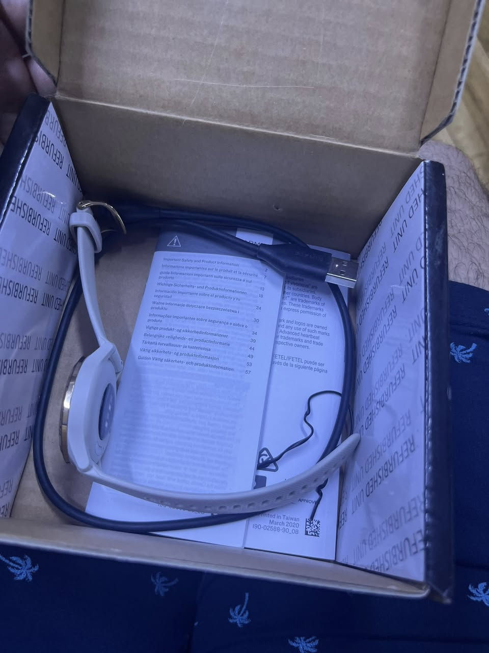 للبيع
مشتريهن جديدات مو باله ،السعر 200 الف 
توصيل موجود ***********
